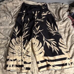 SHEIN Black and Cream Leaf Print Wide Leg‎ Pants size large